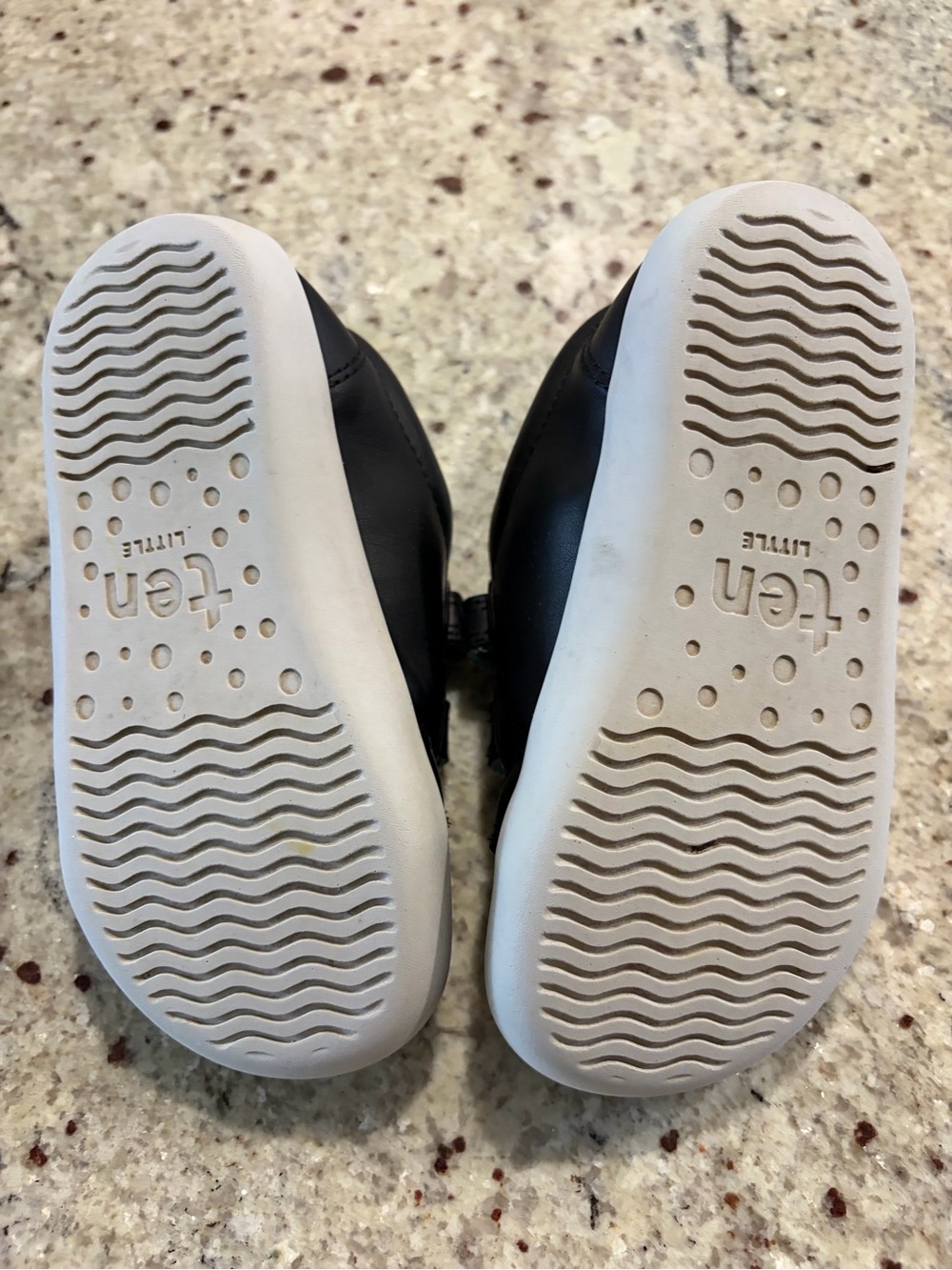 Bundle of 2- TEN LITTLES SHOES - Picture 6 of 6